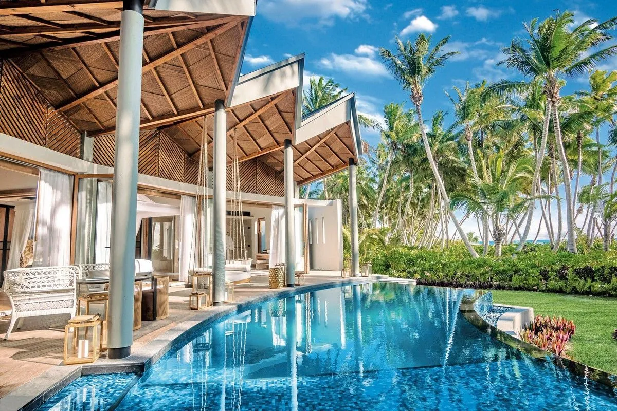 Luksuzna vila z zasebnim bazenom in pogledom na palme